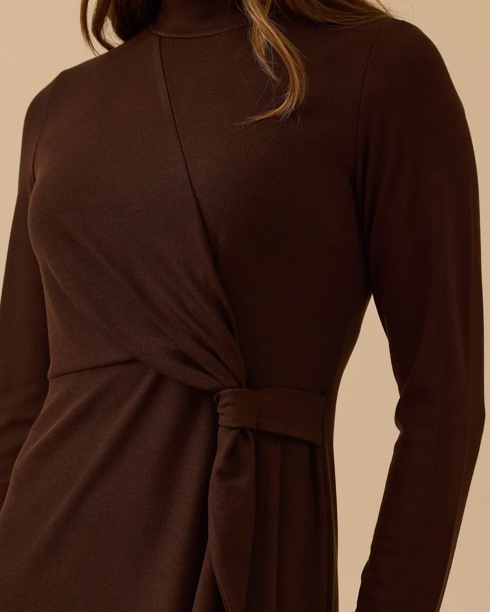 Dik Yaka Bağlama Detaylı Midi Elbise