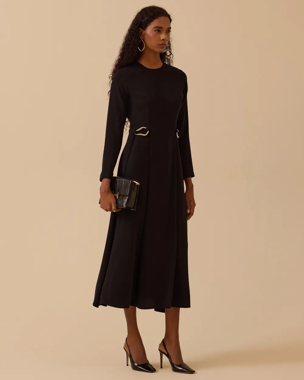 Metal Aksesuarlı Krep Elbise