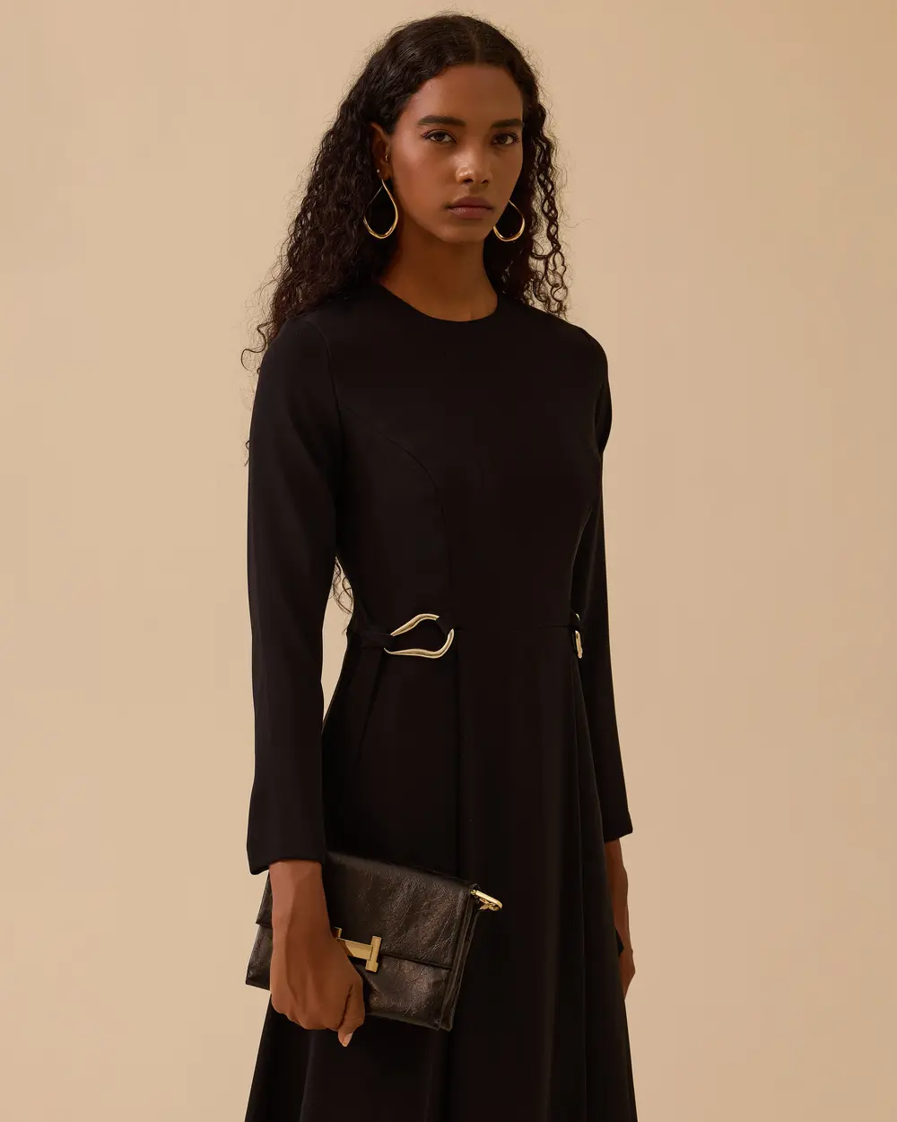 Metal Aksesuarlı Krep Elbise