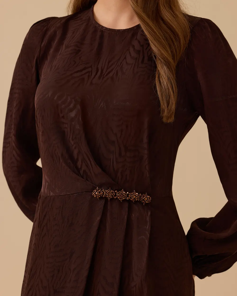 Desenli Boncuk Detaylı Saten Elbise