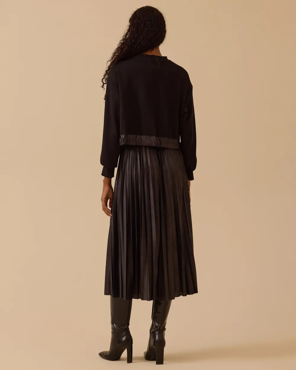 Taş Detaylı Suni Deri Pliseli Midi Elbise