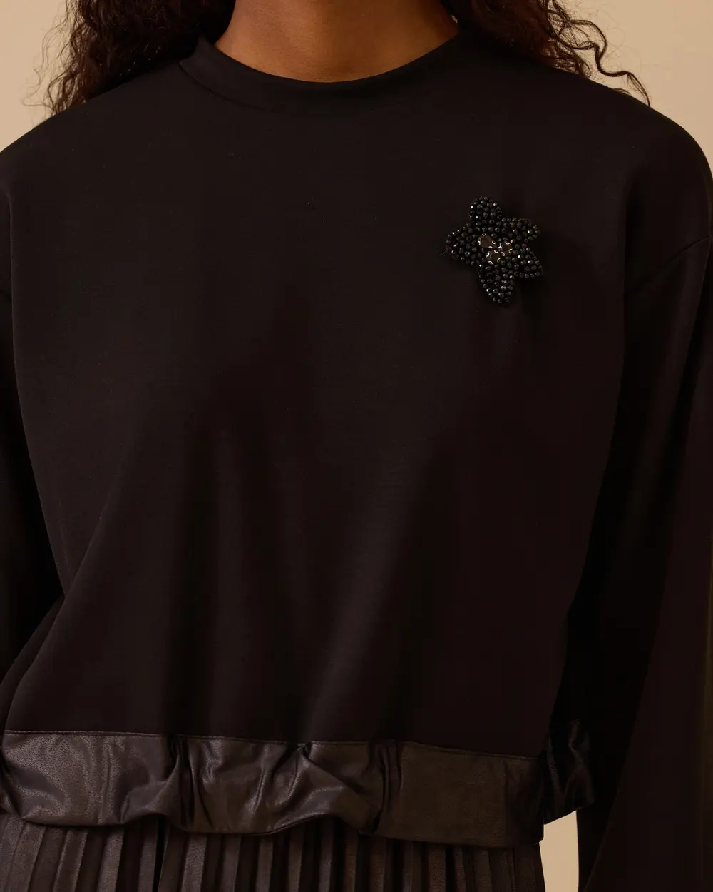 Taş Detaylı Suni Deri Pliseli Midi Elbise