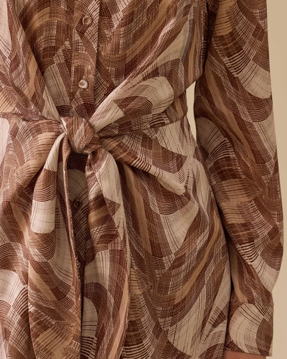 Desenli Bağlama Detaylı Düğmeli Elbise