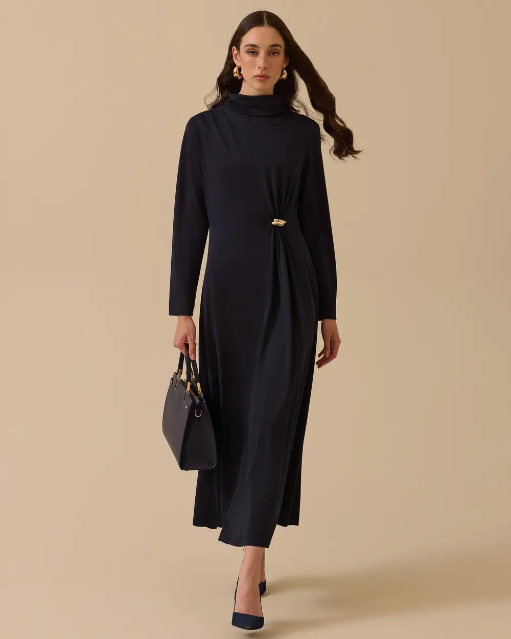 Dik Yaka Metal Aksesuarlı Drapeli Elbise