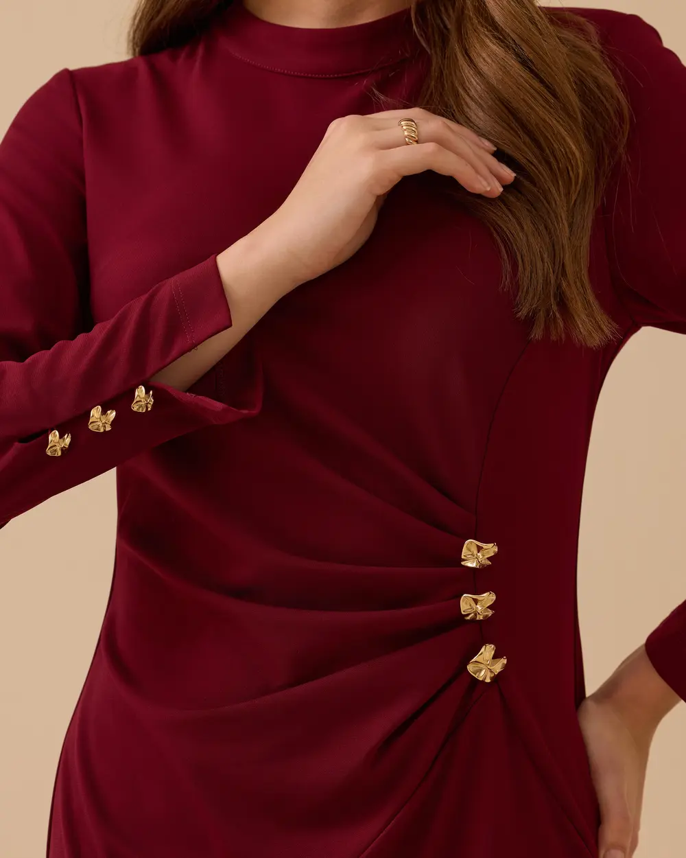 Metal Aksesuarlı Drapeli Krep Elbise