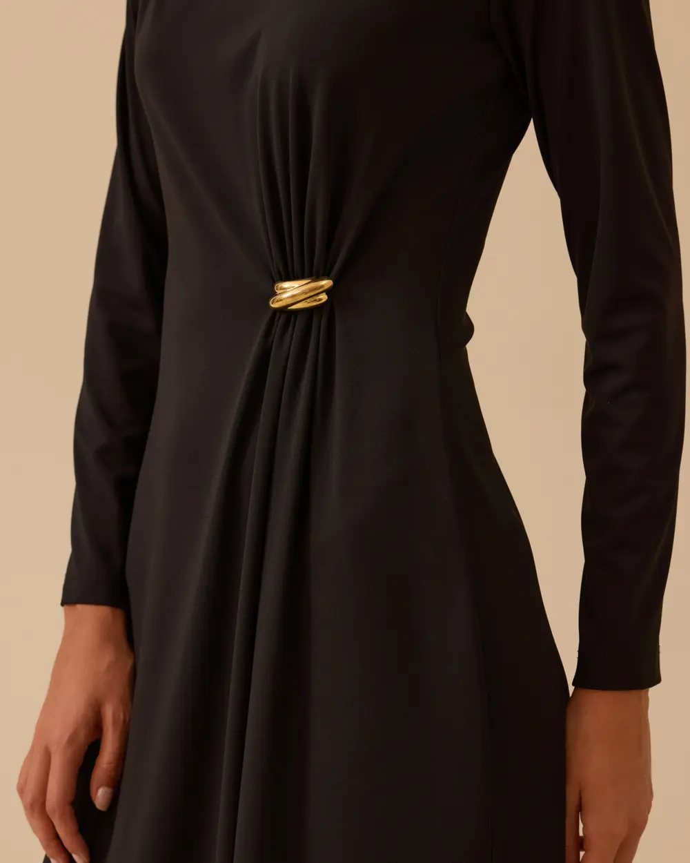 Metal Aksesuarlı Drapeli Elbise