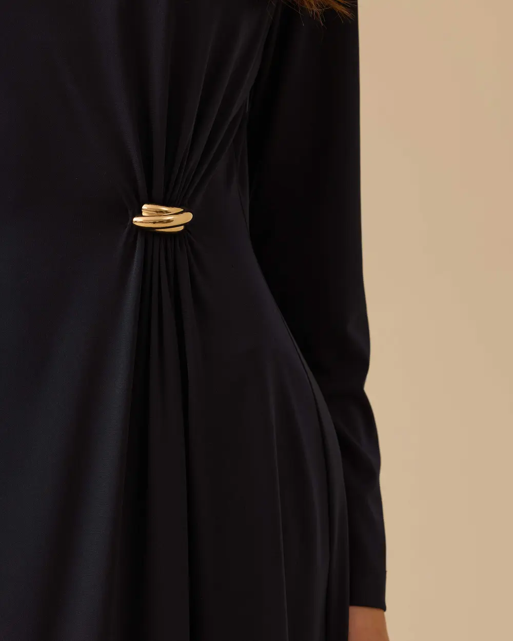 Metal Aksesuarlı Drapeli Elbise