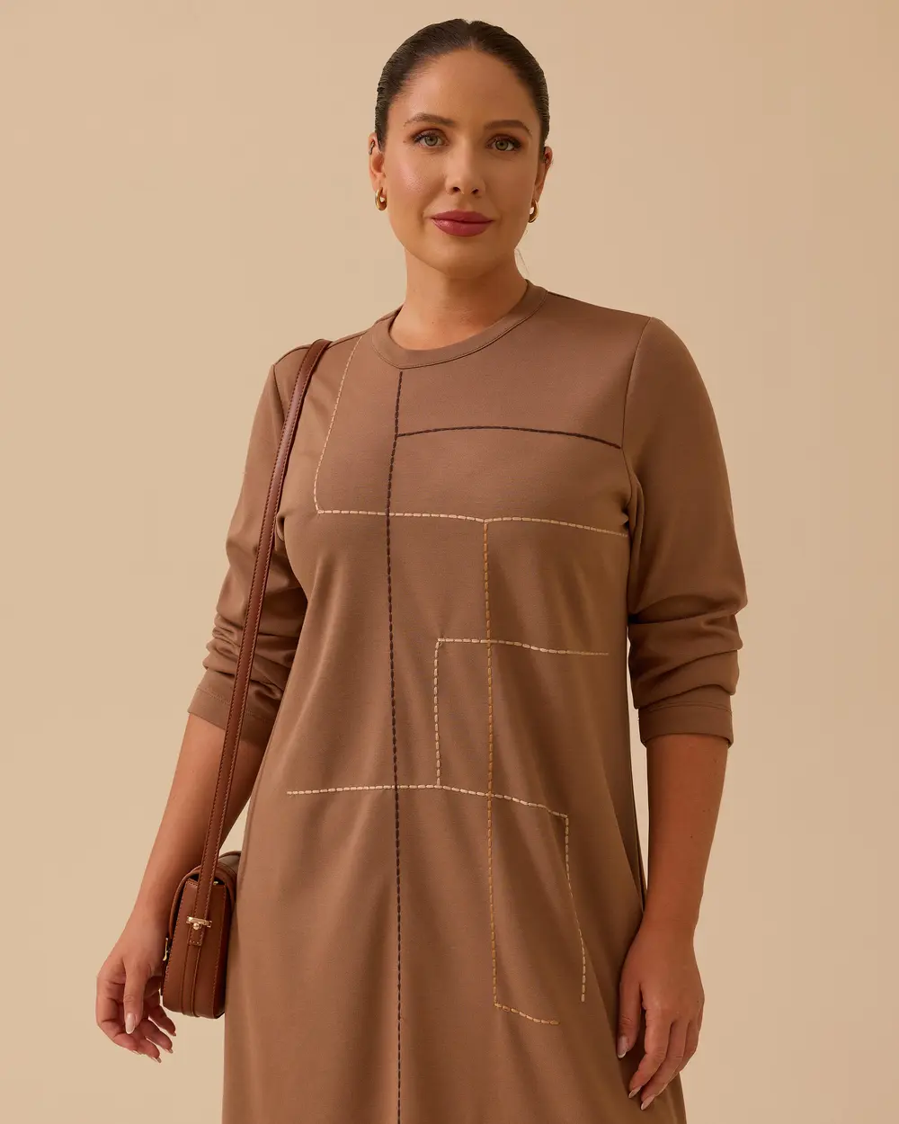 Büyük Beden Nakış Detaylı Uzun Kollu Elbise