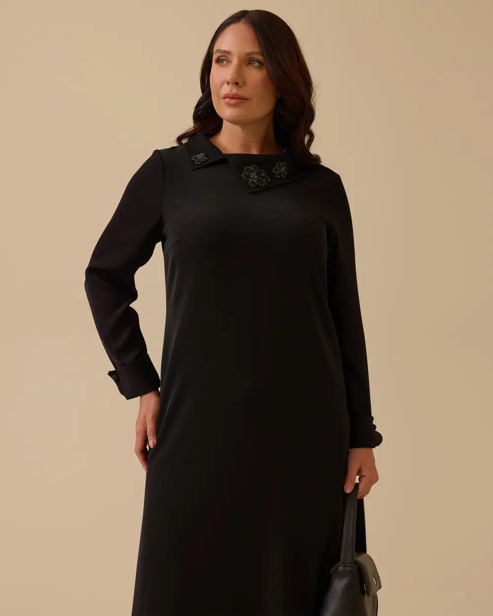 Büyük Beden Yaka İşlemeli Midi Elbise