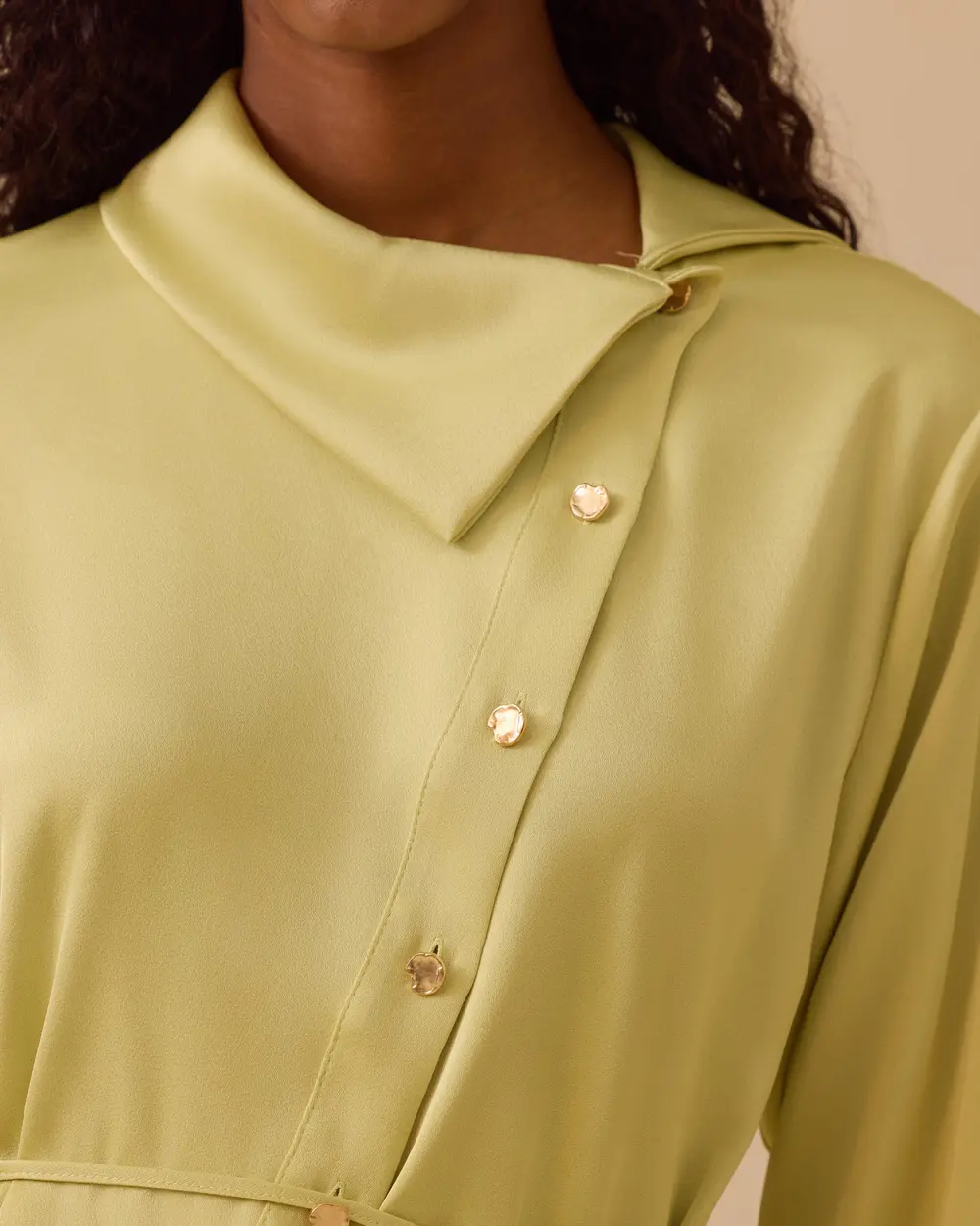 Asimetrik Düğmeli Kuşaklı Gömlek