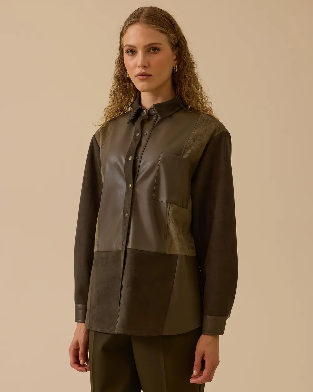 Çift Kumaşlı Suni Deri Detaylı Süet Gömlek