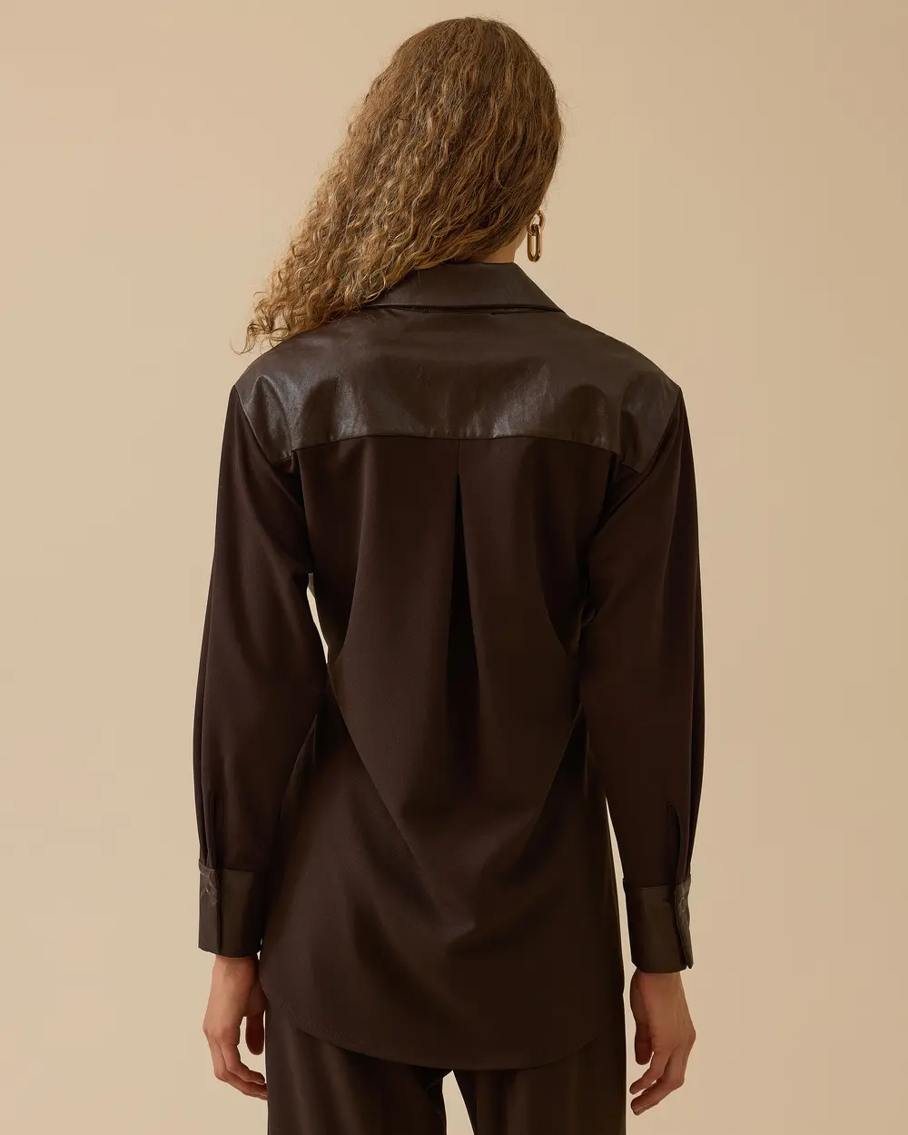 Bağlamalı Suni Deri Detaylı Kruvaze Gömlek