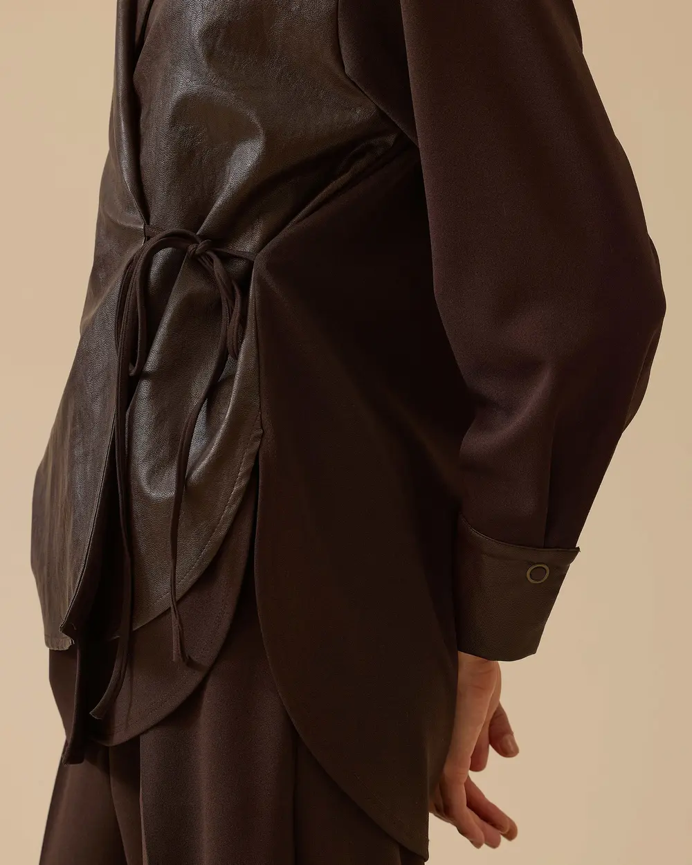 Bağlamalı Suni Deri Detaylı Kruvaze Gömlek