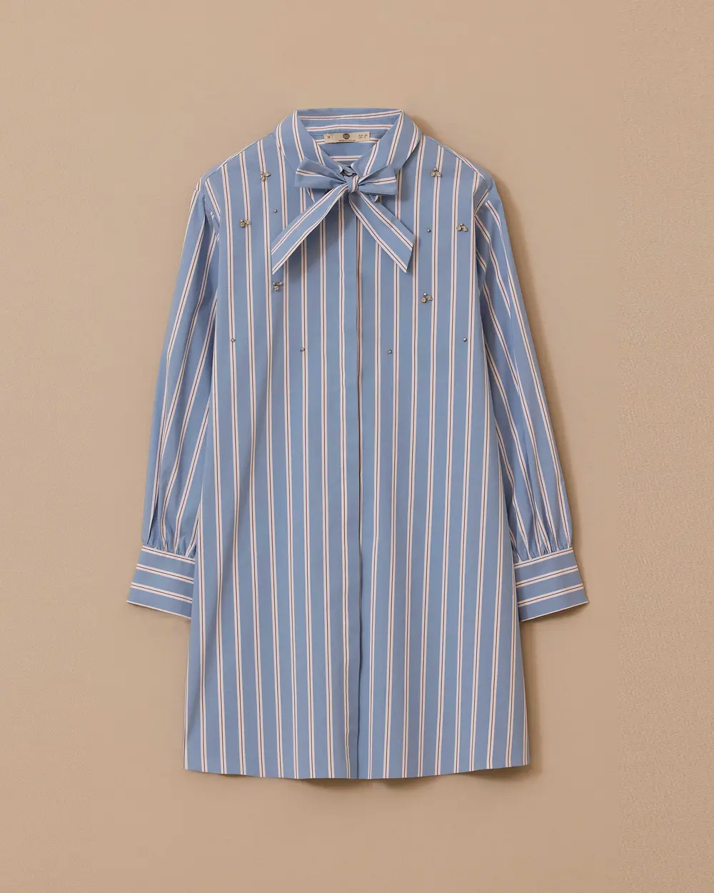 Fular Yakalı Taş Detaylı Çizgili Gömlek