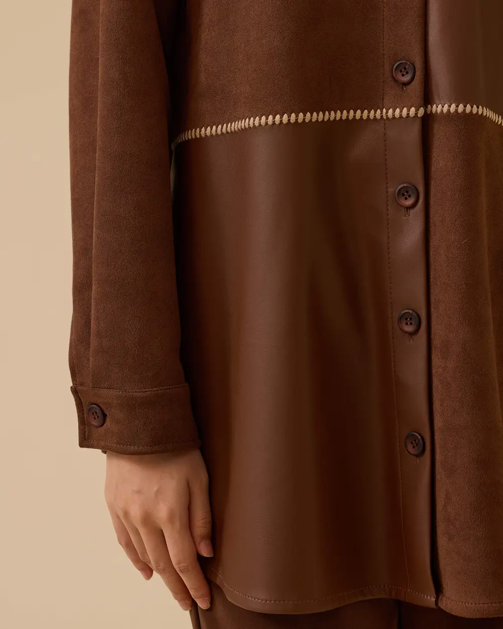 Suni Deri Detaylı Süet Gömlek