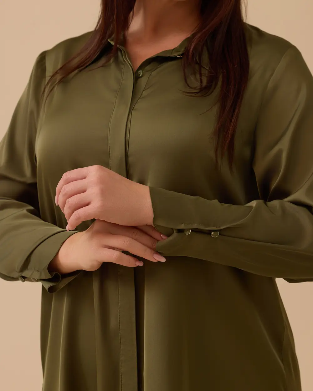 Büyük Beden Düğmeli Saten Gömlek