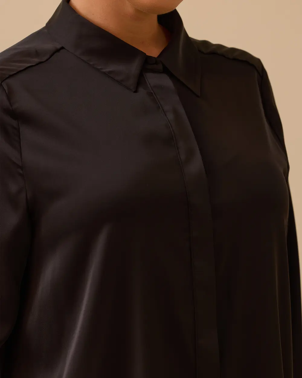 Plus Size Buttoned Satin Shirt