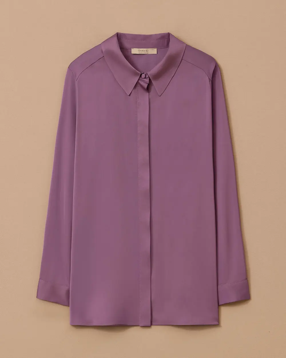 Plus Size Buttoned Satin Shirt