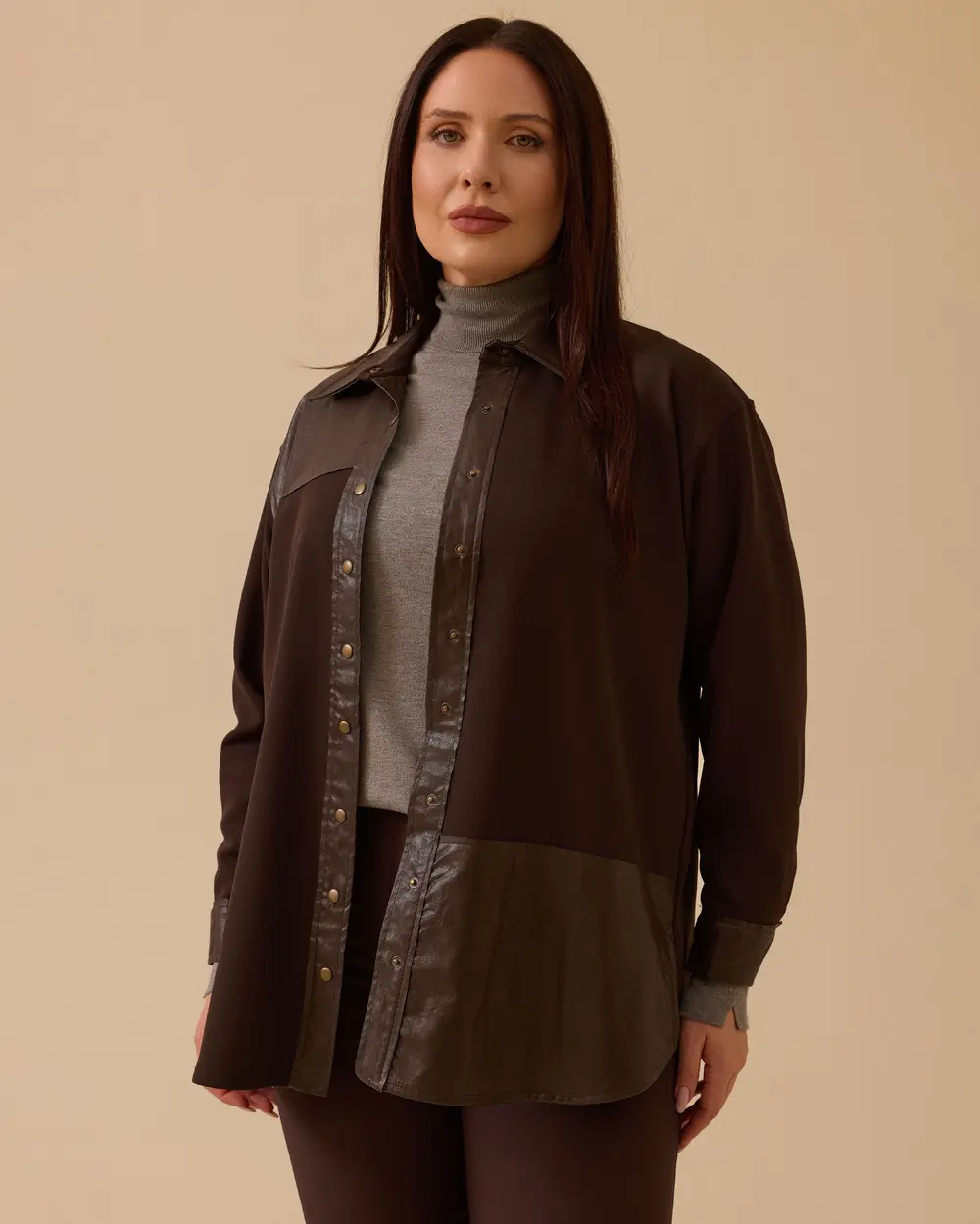Büyük Beden Suni Deri Detaylı Gömlek