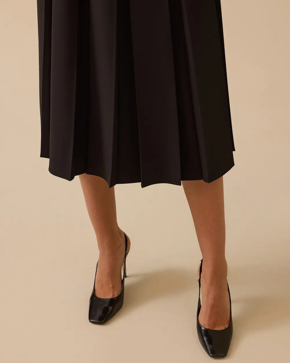 Kemerli Pile Detaylı Midi Etek