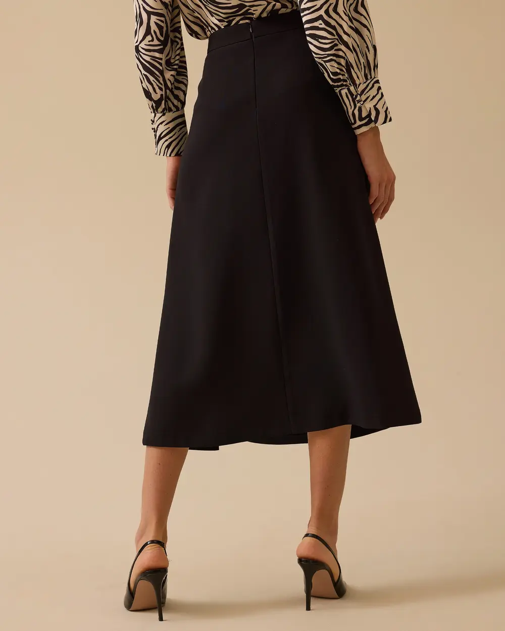 Yırtmaç Detaylı Düz Kesim Etek