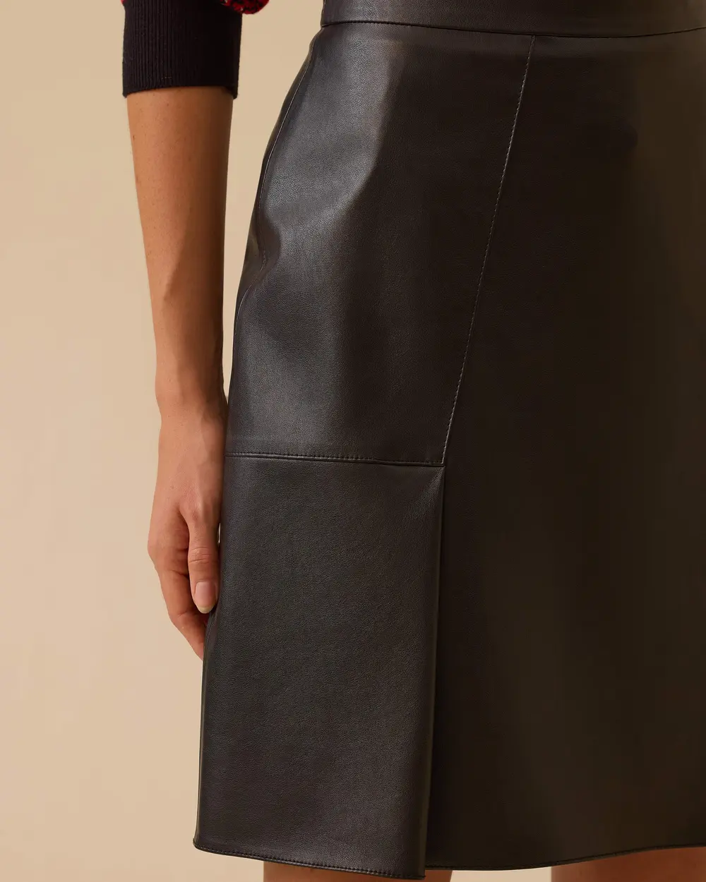 Yırtmaç Detaylı Suni Deri Etek
