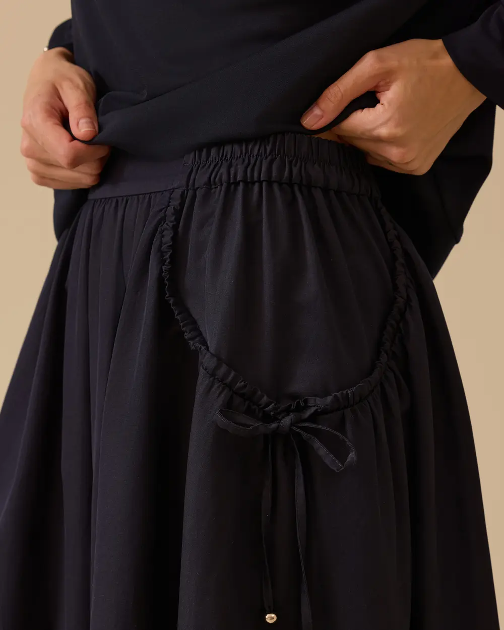 Büzgü Detaylı Midi Etek