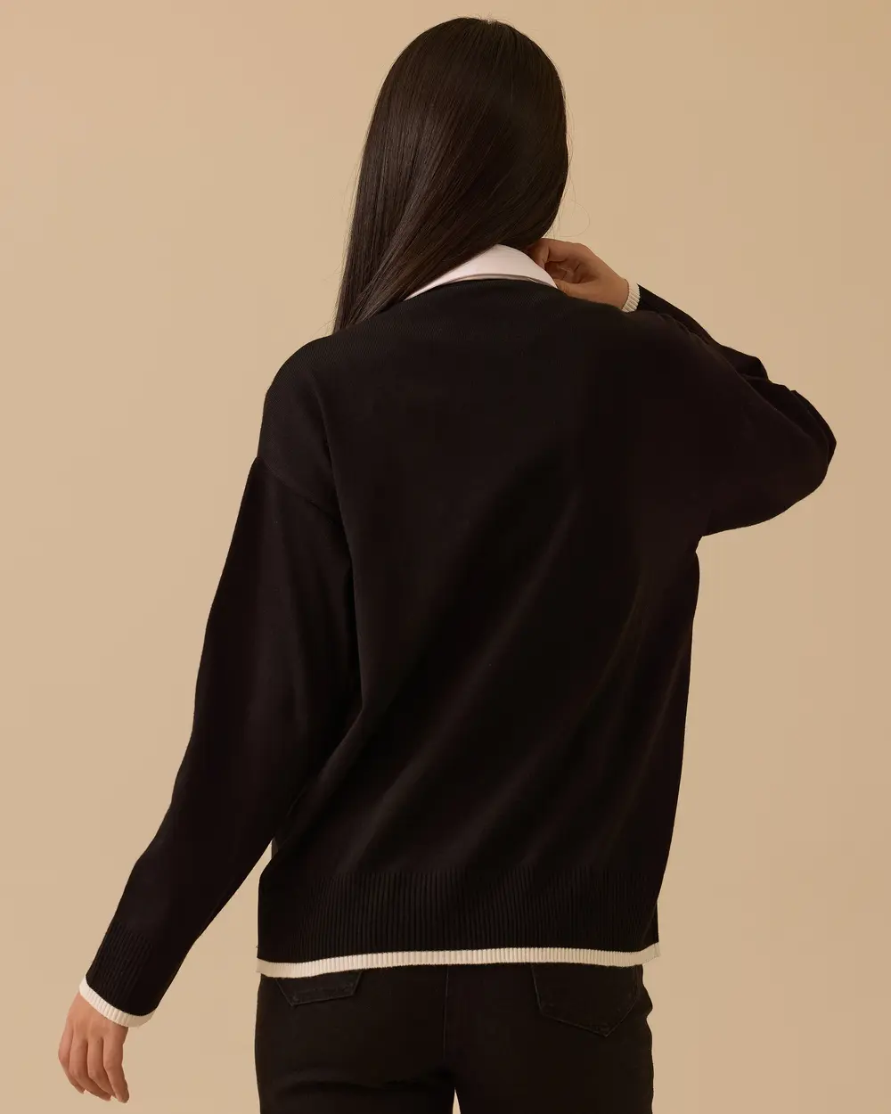 Yakası Bağlamalı İnci Düğmeli Triko