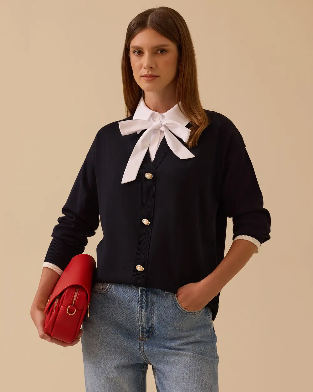 Yakası Bağlamalı İnci Düğmeli Triko