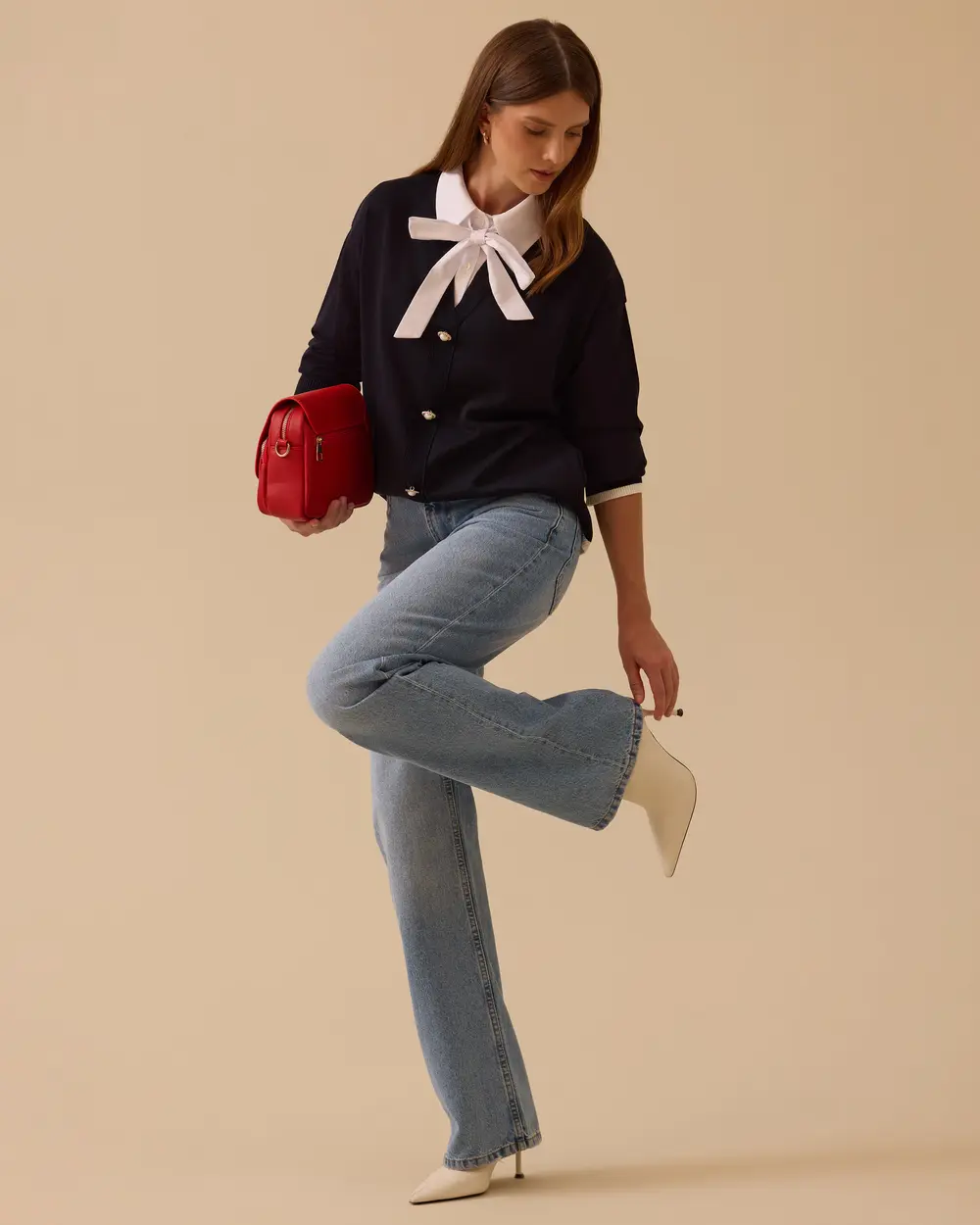 Yakası Bağlamalı İnci Düğmeli Triko