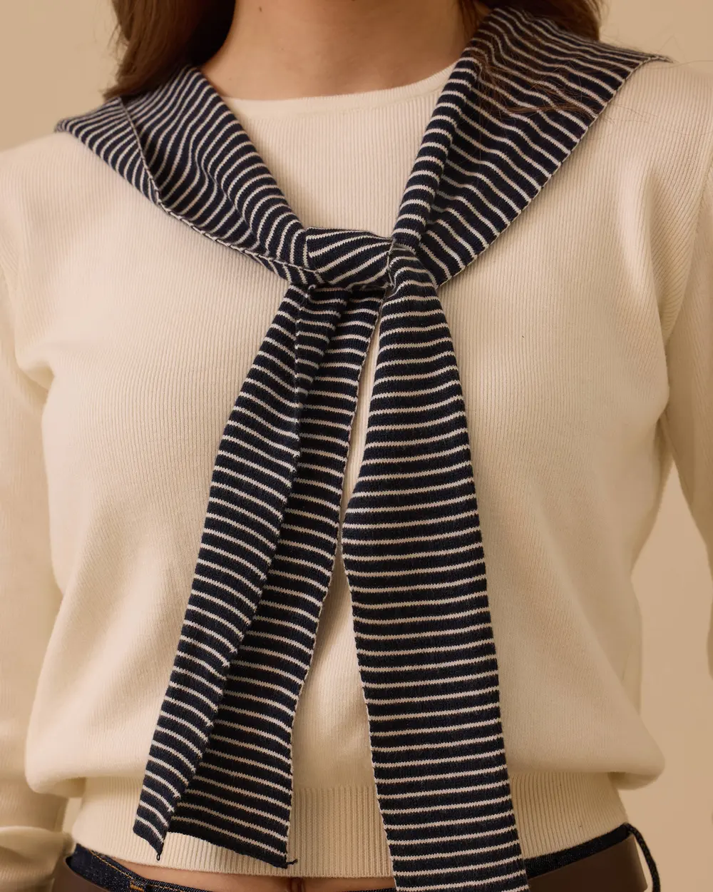 Şerit Detaylı Bağlama Yaka Triko