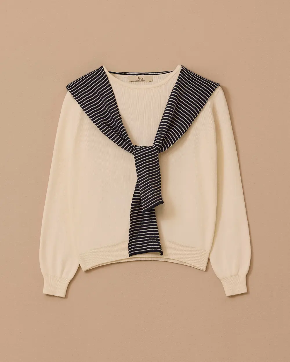 Şerit Detaylı Bağlama Yaka Triko