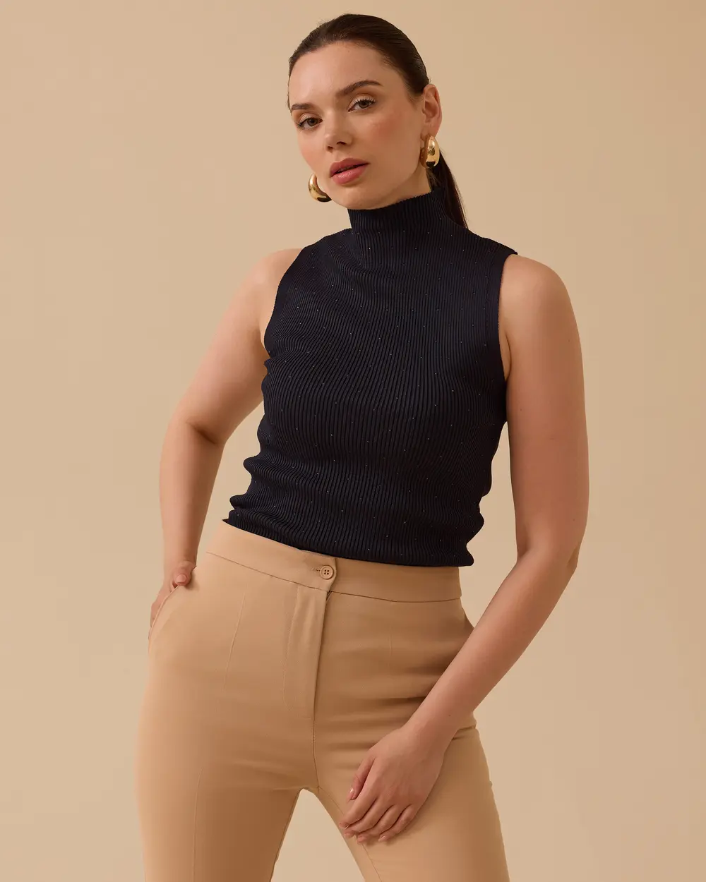 Taş Detaylı Triko Kolsuz Bluz