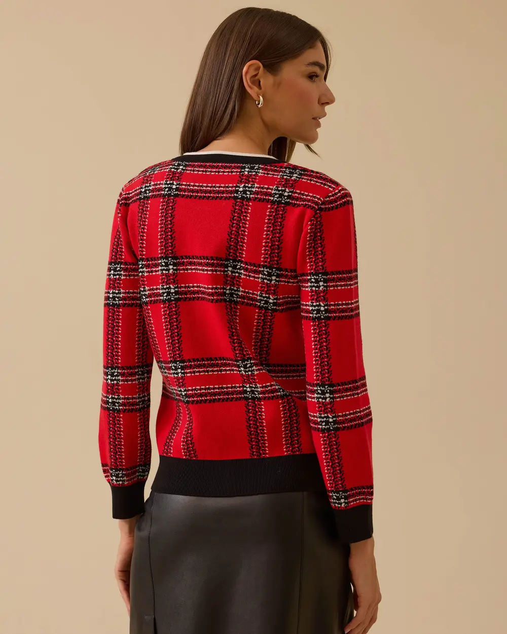 Yuvarlak Yaka Desenli Düğmeli Triko Hırka