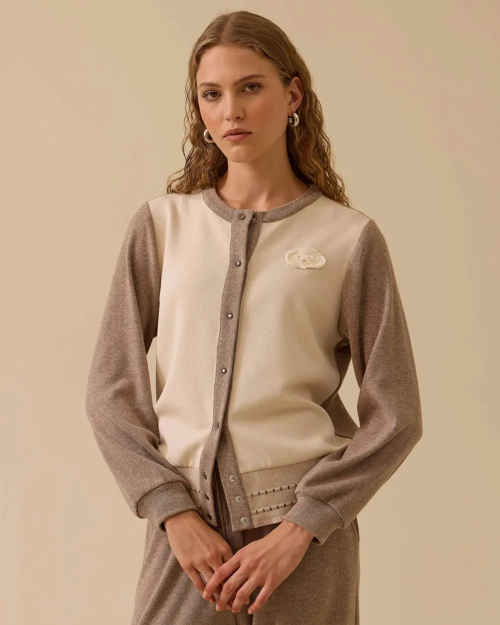 Boncuk Detaylı Çift Kumaşlı Triko Hırka