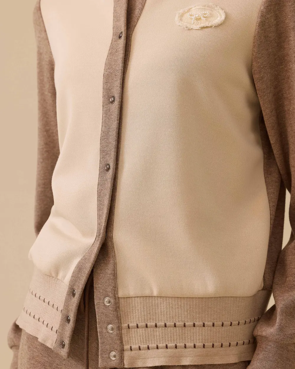 Boncuk Detaylı Çift Kumaşlı Triko Hırka