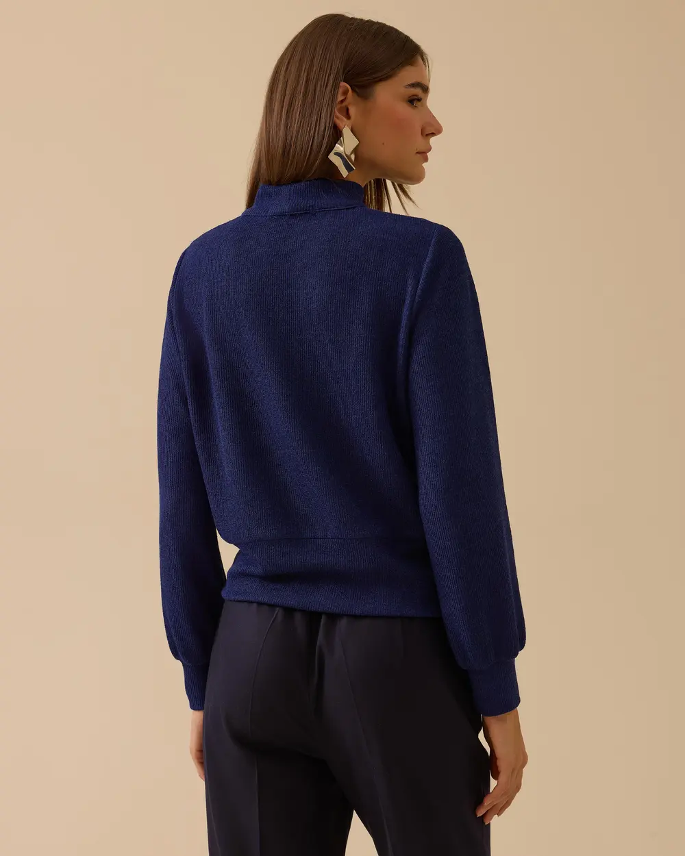 Pencere Detaylı Dik Yaka Triko Bluz