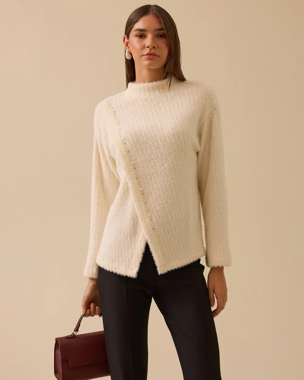 Taş Detaylı Asimetrik Triko Kazak