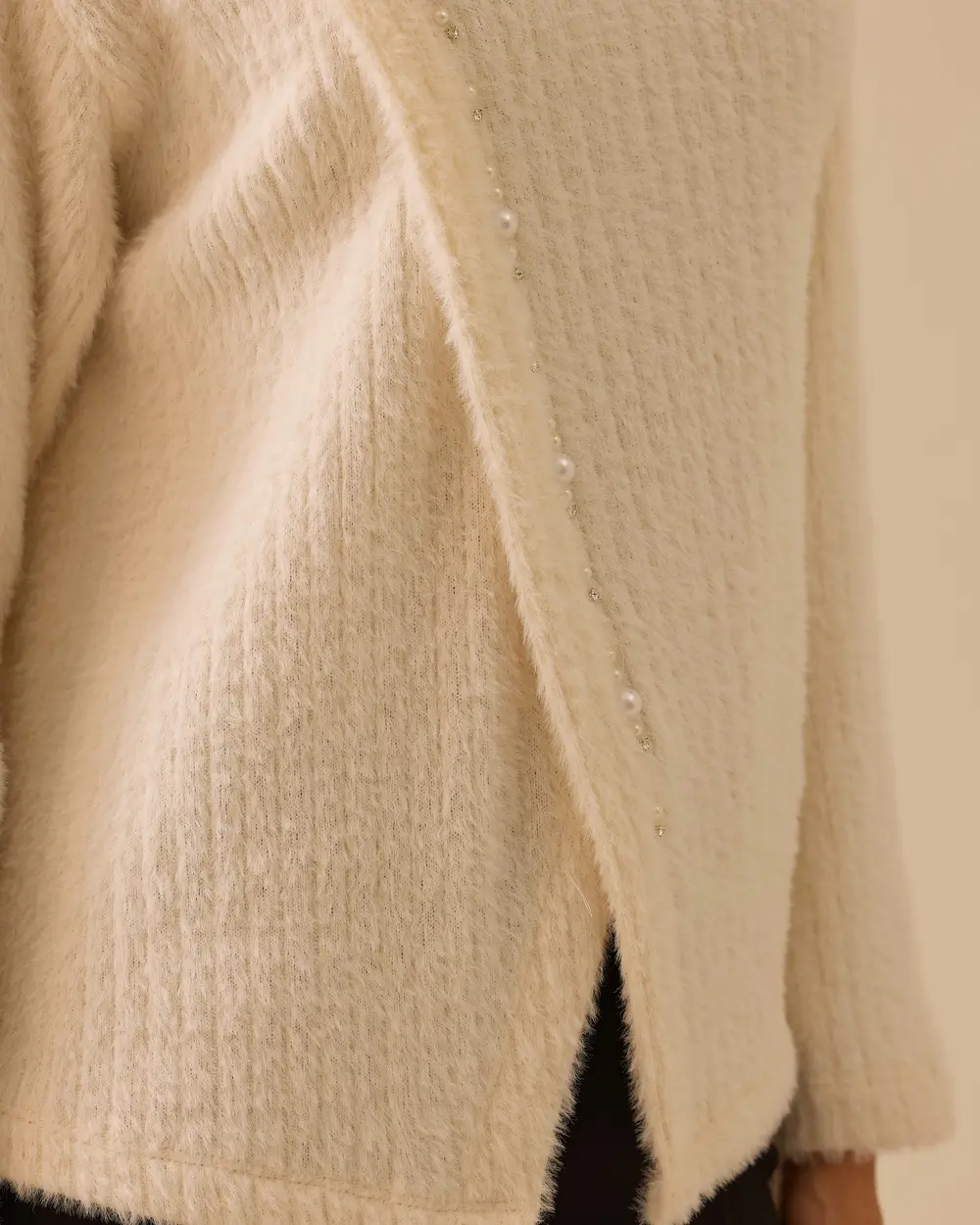 Taş Detaylı Asimetrik Triko Kazak