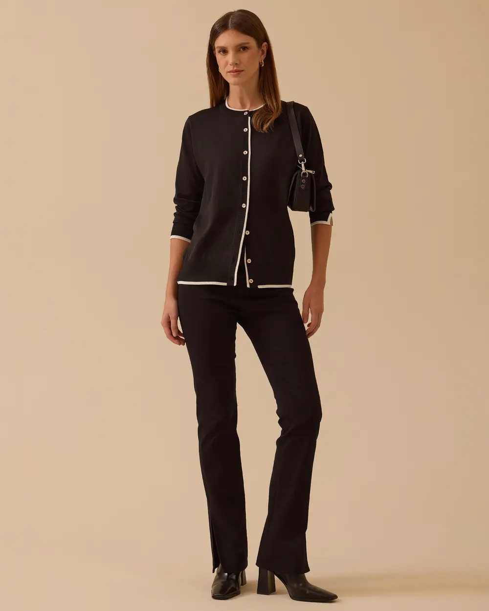 Biye Detaylı Düğmeli Triko Hırka