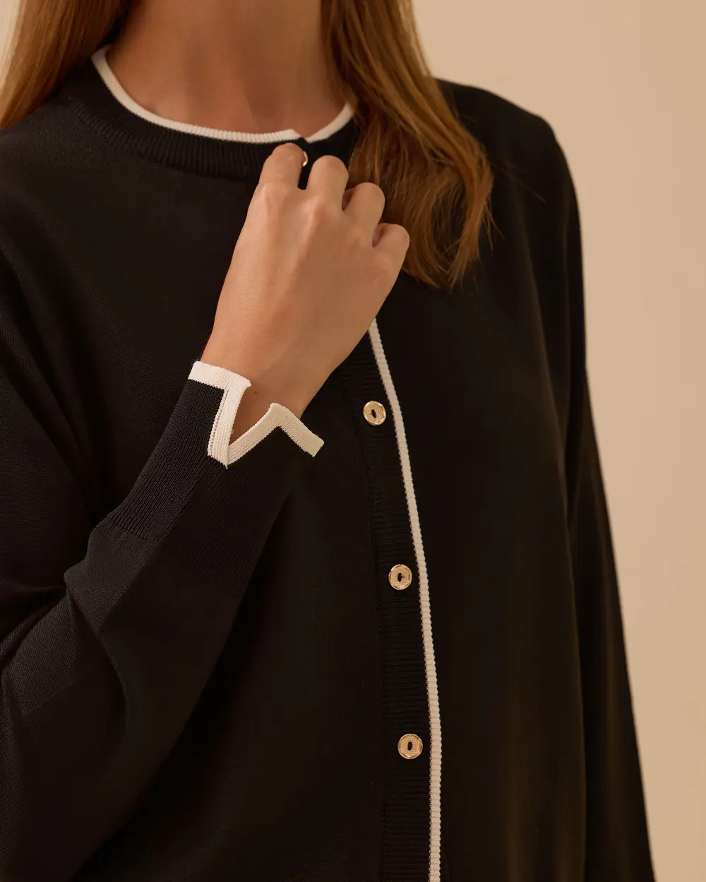 Biye Detaylı Düğmeli Triko Hırka