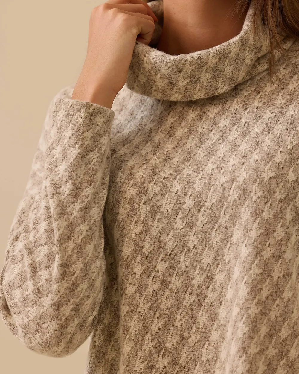 Kazayağı Desenli Degaje Yaka Triko Bluz