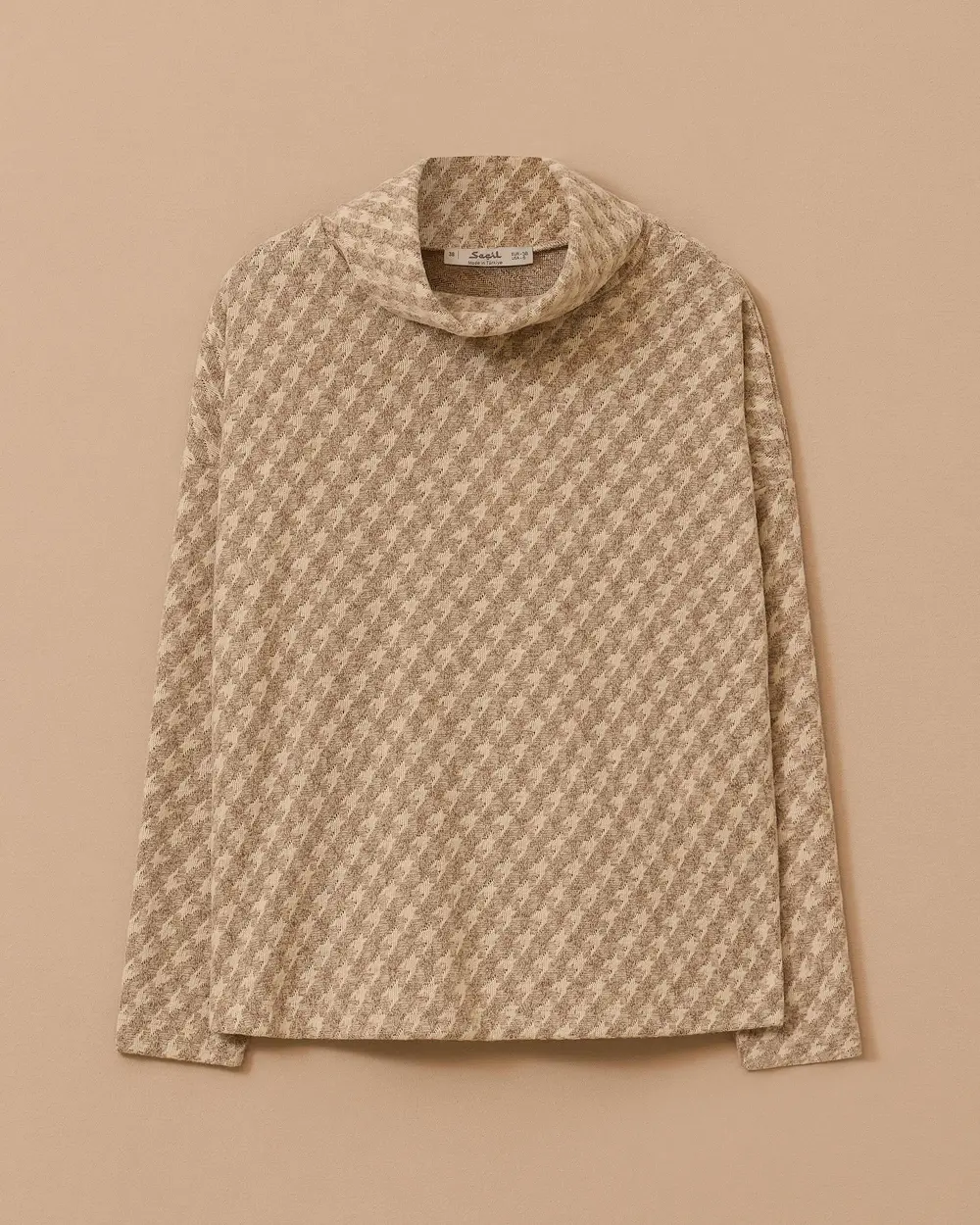 Kazayağı Desenli Degaje Yaka Triko Bluz