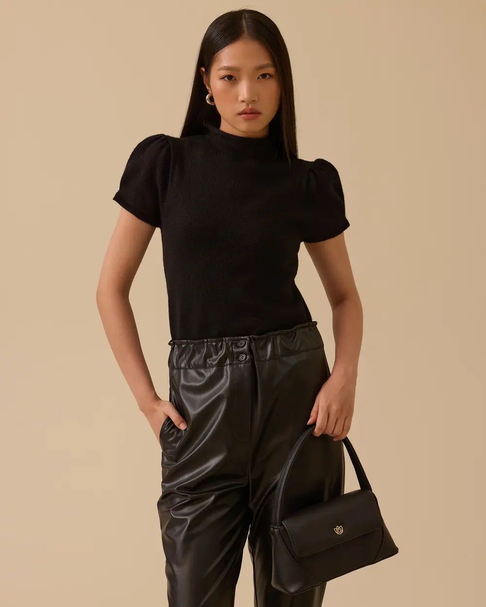 Dik Yaka Kısa Kollu Bel Boy Triko Bluz