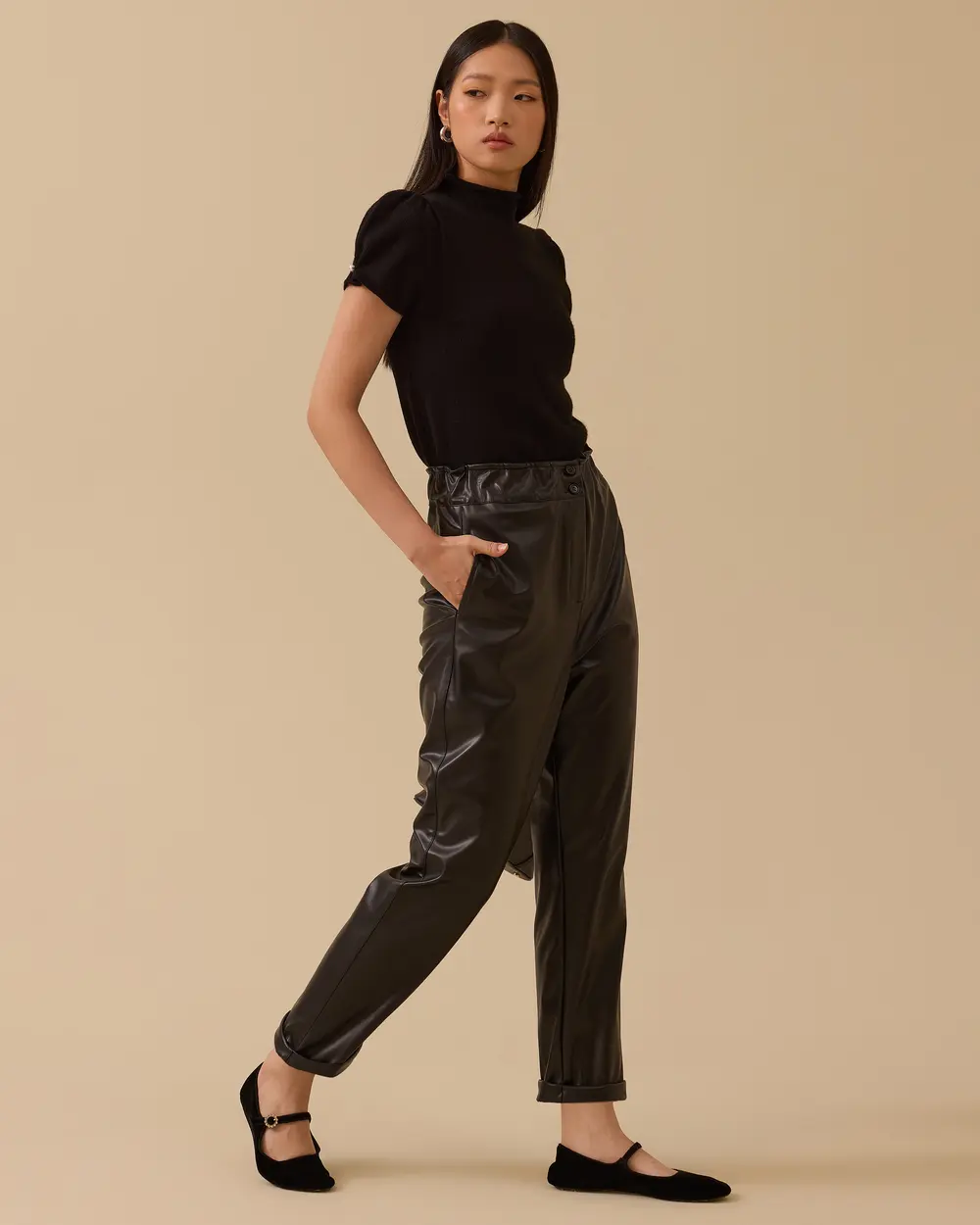 Dik Yaka Kısa Kollu Bel Boy Triko Bluz