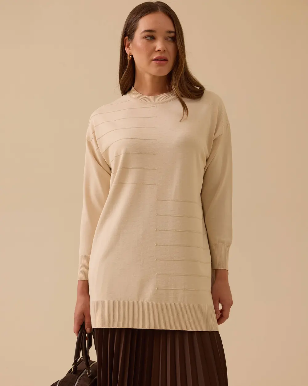 Line Pattern Detailed Sweater