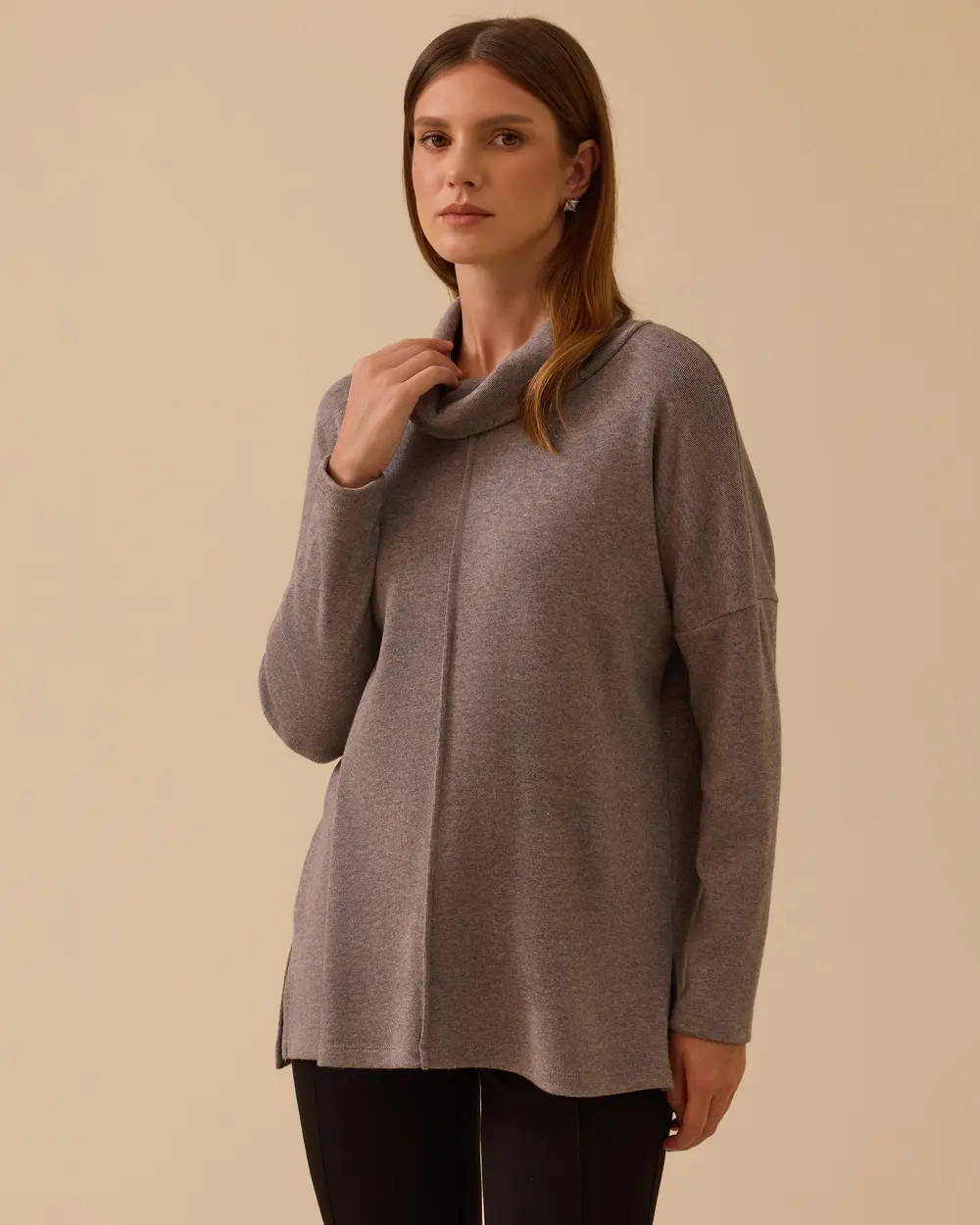 Balıkçı Yaka Ön Dikiş Detaylı Triko