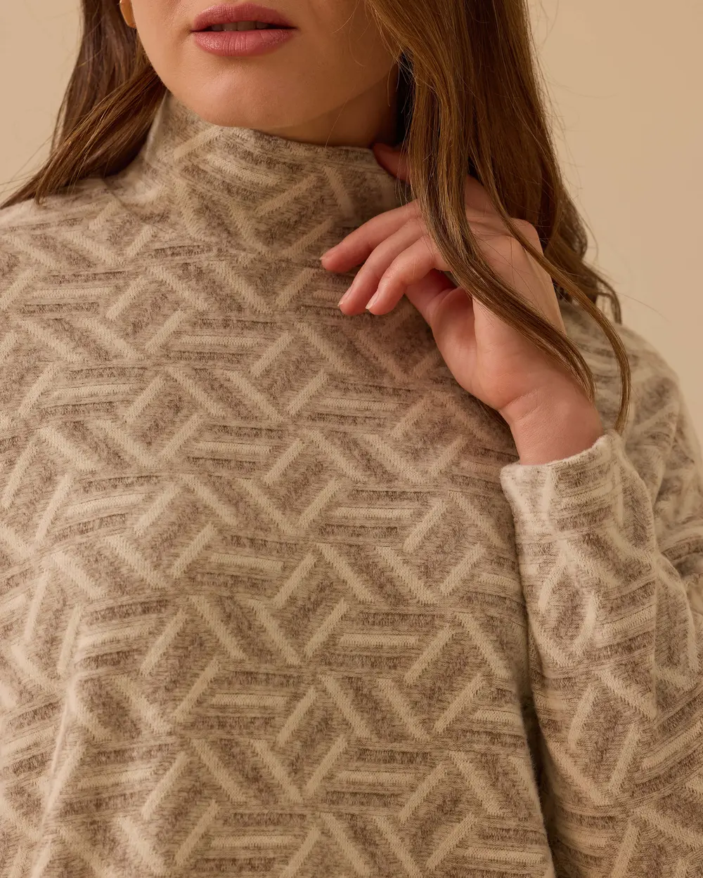 Dik Yaka Desenli Triko