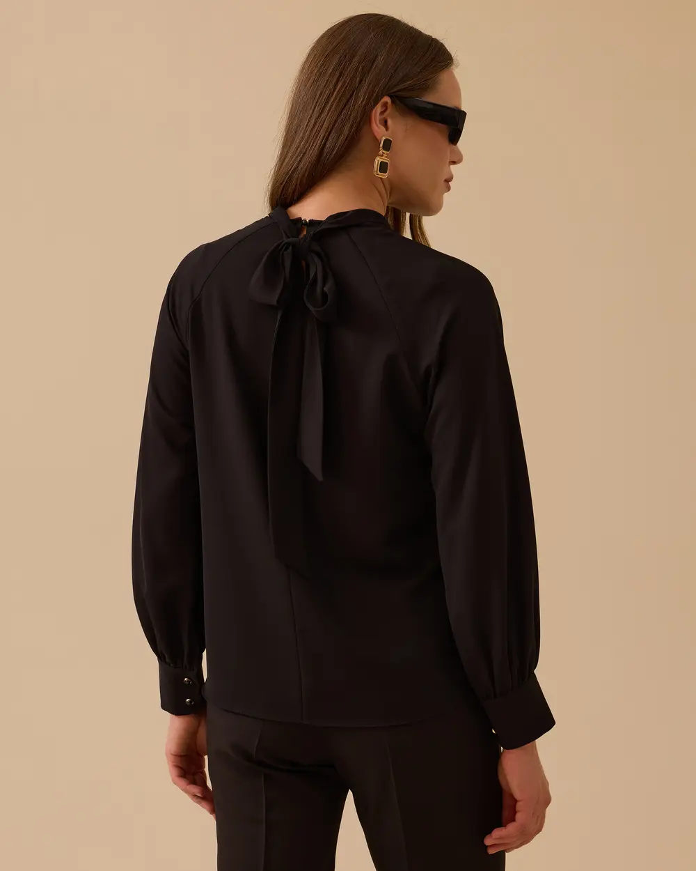 Dik Yaka Pile Detaylı Bluz