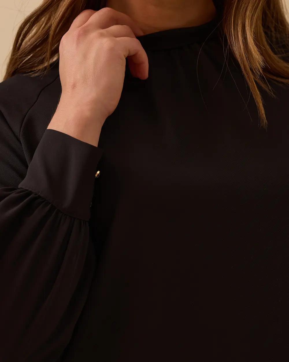 Dik Yaka Pile Detaylı Bluz